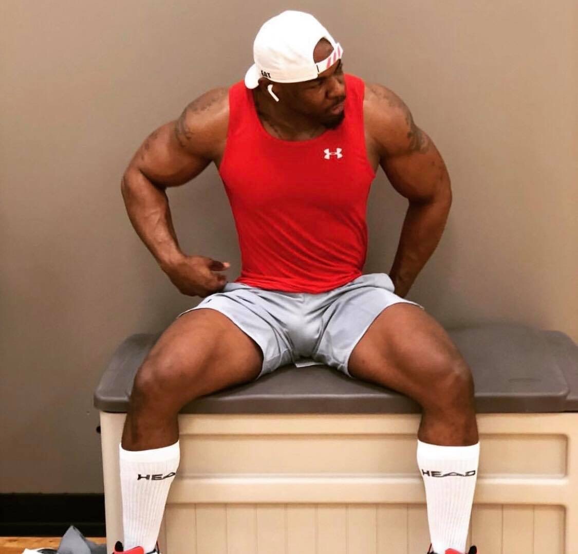 twist-fate:  melanated-and-onpoint:   legs all wide n’ sh..  *slurp*