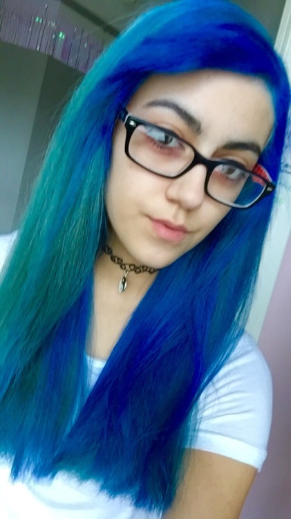 clairvoyantry:  I have mermaid hair now 💙