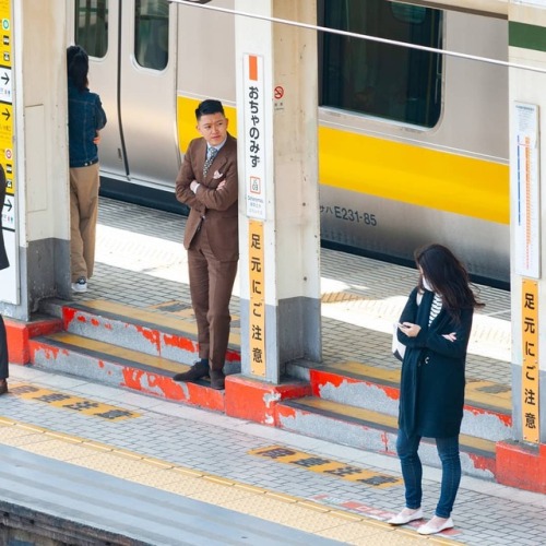 thearmoury:Morning commutes in Tokyo. Marcus in his MTM Orazio Luciano tobacco linen suit via The Ar