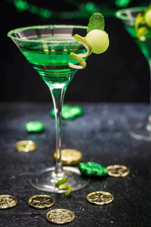 St. Patrick&rsquo;s Day Martini “Melontini” !Ingredients:▢1 cup ice▢4 ounces vodka▢3 ounces melon li