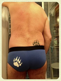 bcnchaser:  Two paws#gaybears #underwear