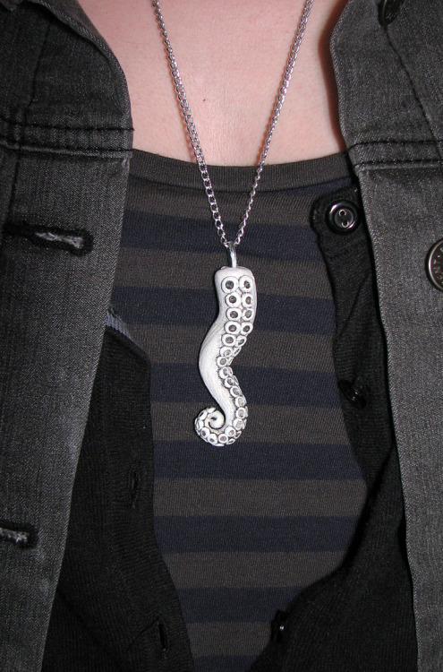 andychristofi:*GIVE AWAY*I’m going to be giving away one of these tentacle necklaces from my Etsy st