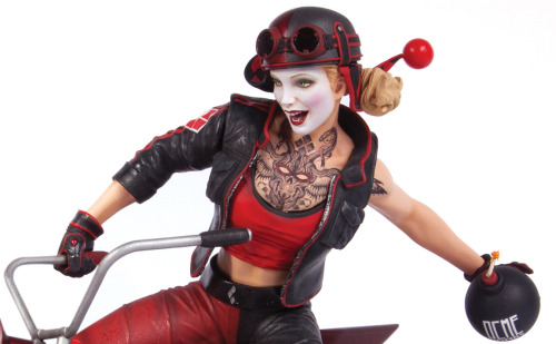 gotham city garage harley quinn statue