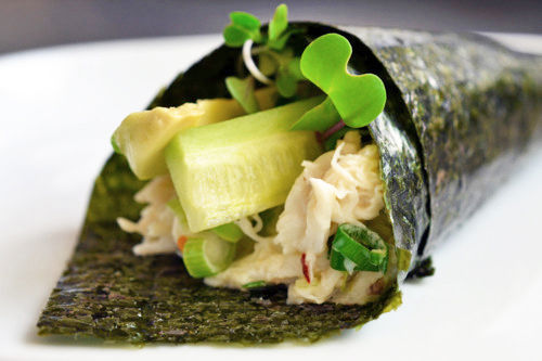foodffs:  CRAB + AVOCADO TEMAKI Really nice recipes. Every hour.