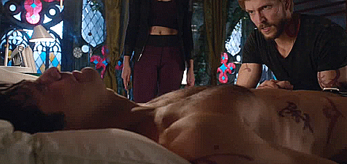 mypheralside:Shadowhunters - 1x10 (Alec tracks Jace using his parabatai bond)