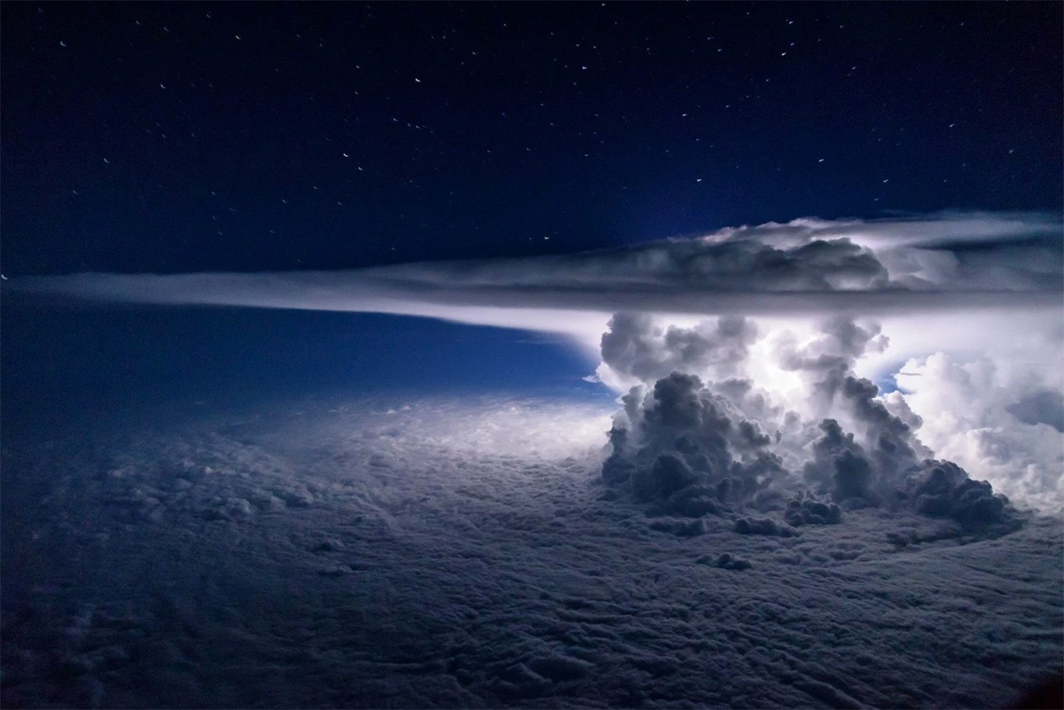 nubbsgalore:  three separate off duty commercial aviators photographed cumulonimbus