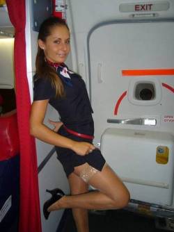 Hotsexygirlzlove:     Wish I Was On That Flight 