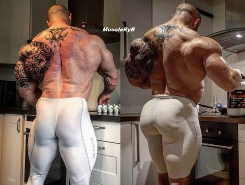 perfectmusclemen2: muscleryb:  Ole Kristian Vaaga  massive muscle growth  Please repost and follow: 