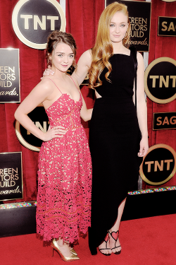 gameofthronesdaily:    Maisie &amp; Sophie at the 21st Annual Screen Actors Guild Awards (January 25, 2015) {x}   