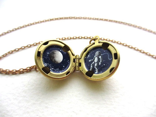 sosuperawesome:Miniature paintings in lockets -including custom options- by kharaledonne on Etsy&bul