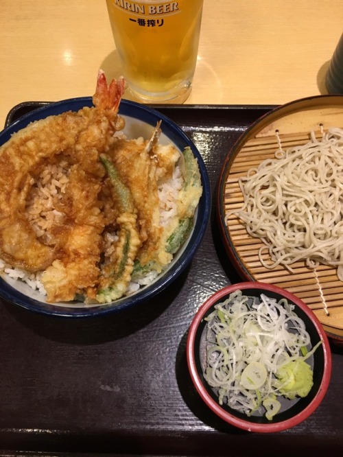 Today’s dinner is tendon. Tendon is a bowl of rice topped with tempura. Japanese food.