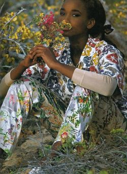 mazzystardust:  A Fresh-Cut Crop of Soft Spring Flowers | Beverly Peele by Gilles Bensimon 