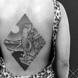 womenwithink:  By @jayaism #backtattoo #blackwork