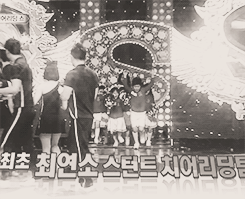 jongsuk0206:  Yongguk’s reaction when he sees the kid cheerleaders 