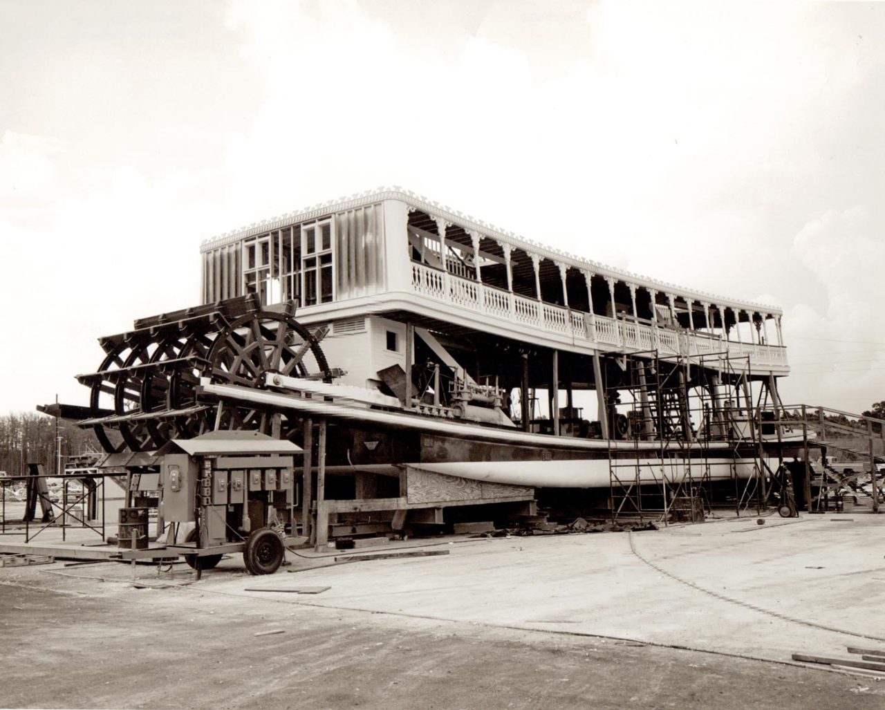 gameraboy:  Construction of Disney World’s Liberty Square. Via Imagineering Disney.
