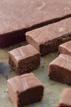 omg-yumtastic:  (Via: hoardingrecipes.tumblr.com)   Nutella Fudge - Get this recipe and more http://bit.do/dGsN  Oh lord