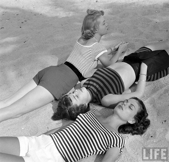 theniftyfifties: Models in summer fashions photographed by Nina Leen for Life magazine,