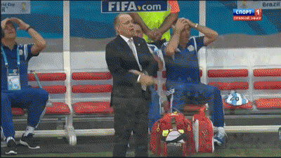 maurocuervo:  kevinkaduk:  Alejandro Sabella and the worst trust fall of all time. 