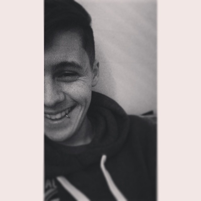 conlapsio:  tugboatsfloat:  Because I apparently don’t smile enough in photos 