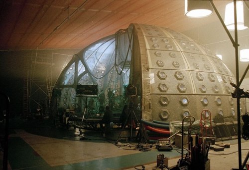 jimmieandstuff:  The 2005-2009 Tardis interior set, from the outside. 