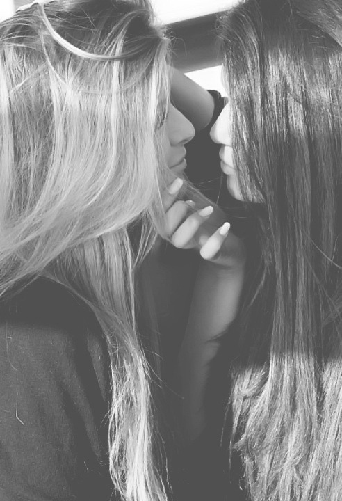 queer-as-fuckkk:  the-inspired-lesbian:  Love & Lesbians 