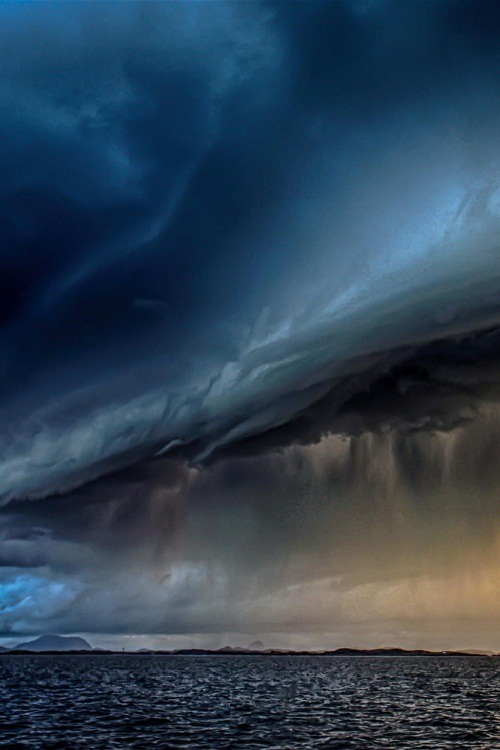 ponderation:  Thundercloud by Jan Kenneth Aarsund  Weather photo of the year 2012  that is absolutely terrifying