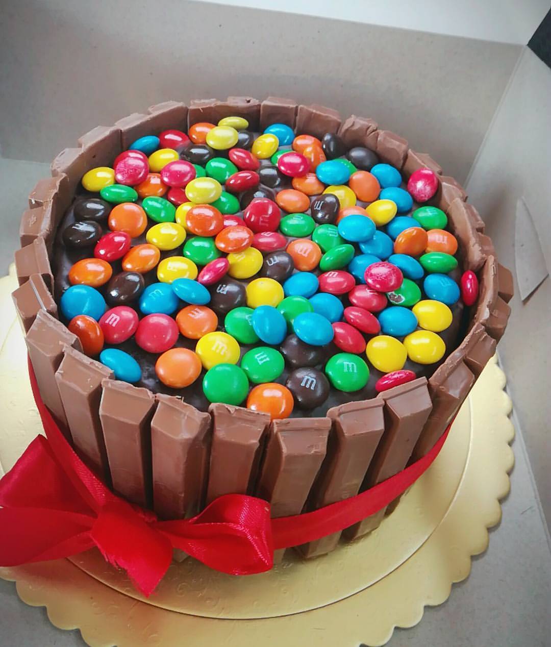 Cakevilla Kit Kat And Smarties Cake Srilanka Cakes Cakevilla Kit Kat And Smarties Cake Srilanka Cakes
