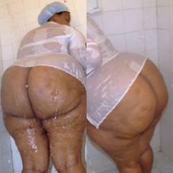 bedessy:  nattyuhuru:  All that ass in the shower  Wow 