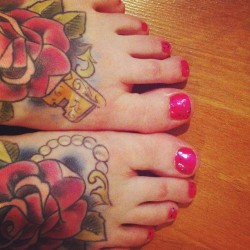 fayedaniels:  I guess Mary was feeling festive cause my pedicure turned my toenails into Easter eggs.