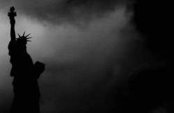 ithelpstodream:  Lady Liberty has gone dark.