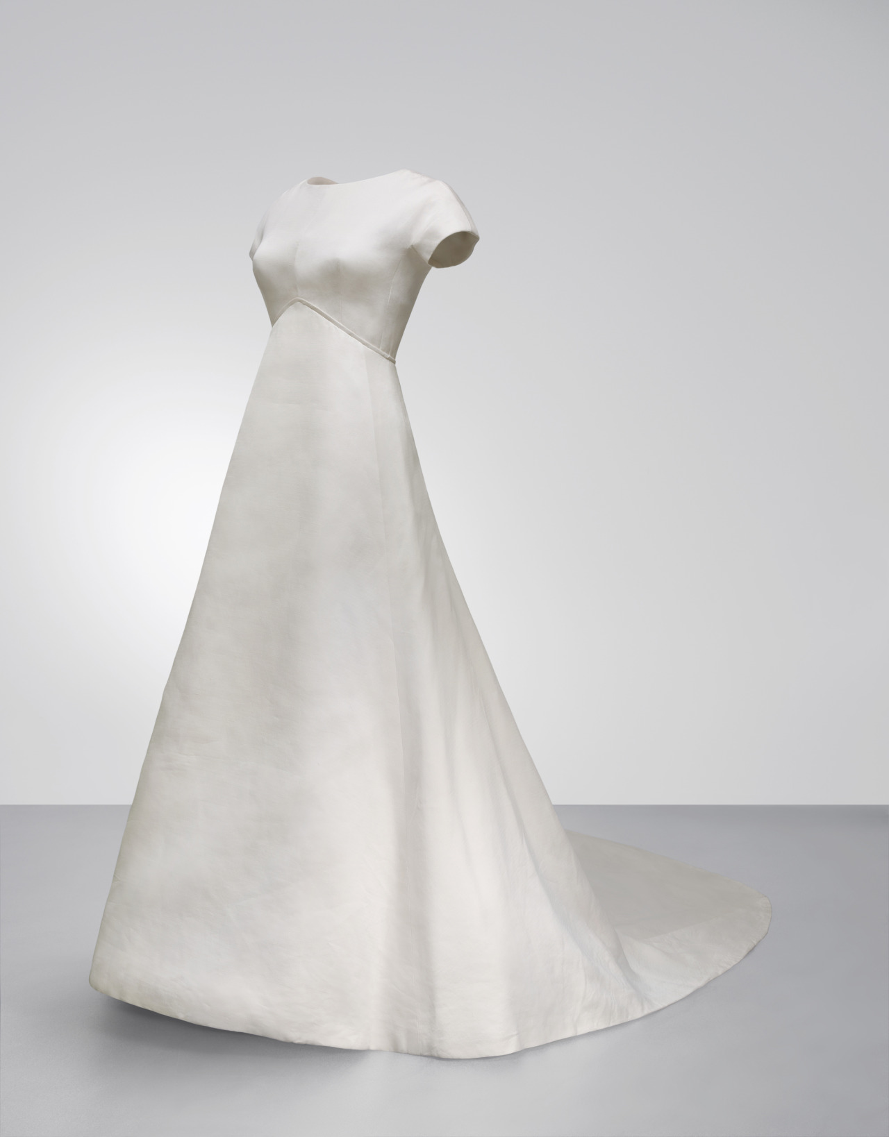 Balenciaga Collection Haute Couture Printemps / Eté 1968  Wedding gowns  vintage, Bridal designs, Designer bridal gowns