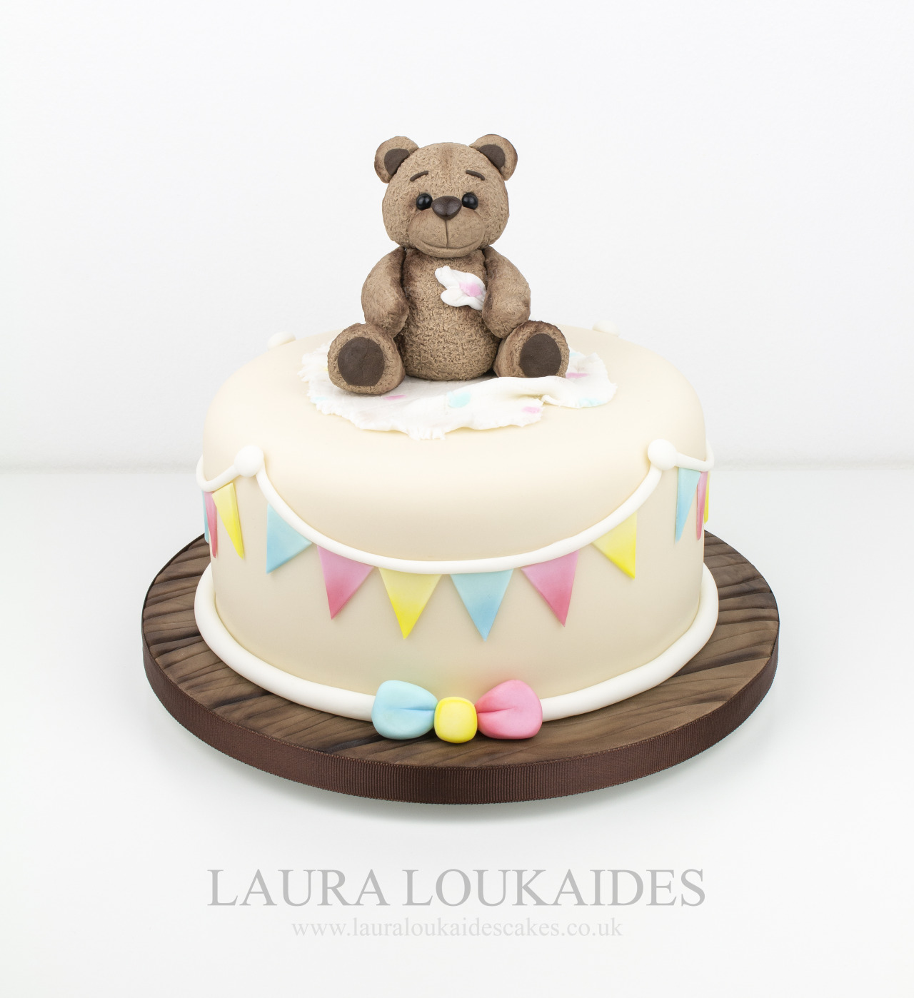 LAURA LOUKAIDES — “Little Pink Bag” cake by Laura Loukaides