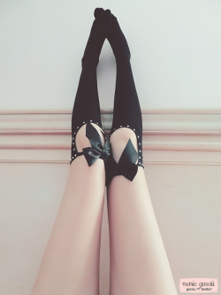 poison-marie-deactivated2019091:  Bow stockings ♥