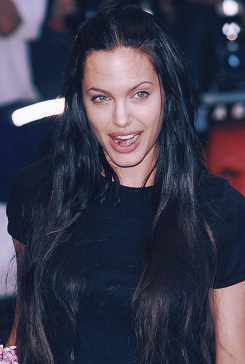fauxhy:supermodelgif:Angelina Jolie in London, 2000   gawdamn