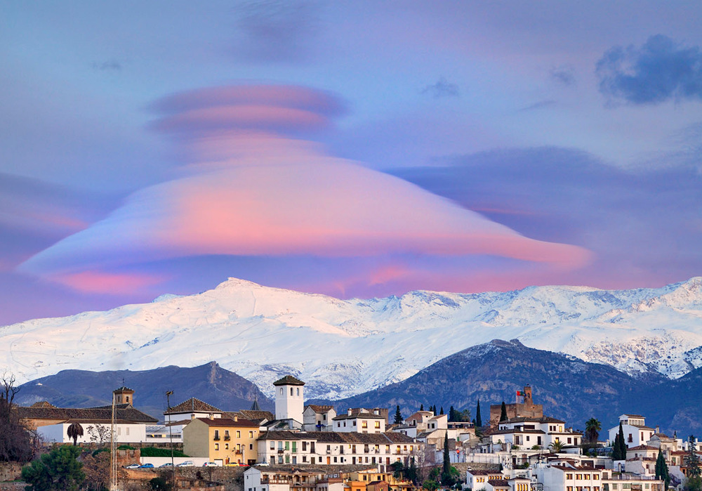 lilsoft:20aliens: a cap cloud over Sierra Nevada (Granada, Spain)   Wowza