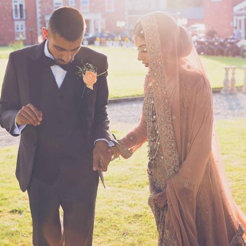 Loving the light from this beautiful Muslim wedding shot by @mariaatchia⠀ ⠀ #wedding #asianwedding #