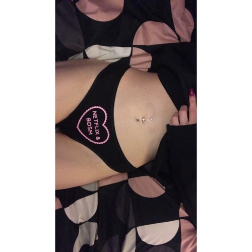 cheeky-babygirlx: Sorry for the shitty photo but I’m in love with my new belly piercings