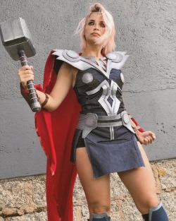 cosplay-galaxy:  Lady Thor by Veronica Bochi