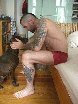 iammegadaddyissues:  Dogs inherently sense when they’re in the presence of an Alpha. There’s instant respect and instinctive submissive posturing. Similarly, the beta knows that his home is now no longer his; the Alpha’s presence is like a marking