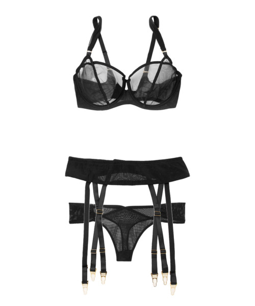 placedeladentelle:Fran by Adina Reay / 28-36 DD-G That’s going to look spectacular.