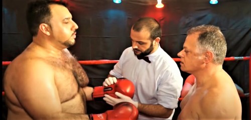 bears-muscle-boxing: In Moscow a middle-aged former boxer was having a problem with a gigantic middl