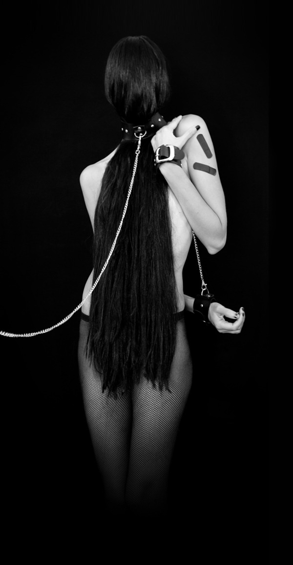 mynxie-le-faye:  In Chains by Ana Barateiro 