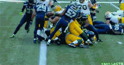 vanillacts:  John Kuhn scores the NFL’s first touchdown of the 2014 season on a 2 yard run.
