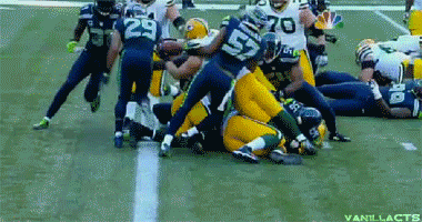 vanillacts:  John Kuhn scores the NFL’s first touchdown of the 2014 season on a 2 yard run.