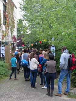 Die Schlange wartet auf den Einlass