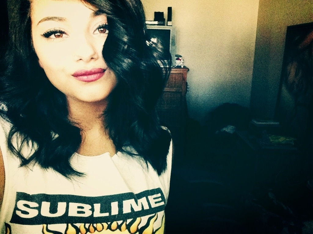 janelnataly:  everyone and their mom has this shirt 