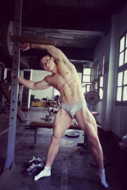 fuckyeahsgboys:     That’s one hot nerdy hunk! 