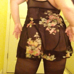 Tinyandchubby:  Sassysexymilf:  Feeling All Girlie. Happy Lingerie Monday, Sweetie.