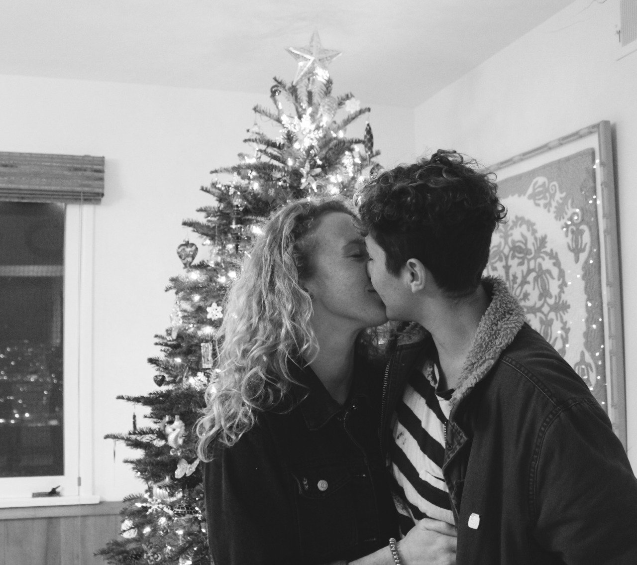 lesbian-gallery:  photo by   haaleez  