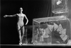 vkntmoodboard:  Walkaround Time, 1968. Chorégraphie de Merce Cunningham et décor de Jasper Johns d’après Le Grand Verre de Marcel Duchamp. 